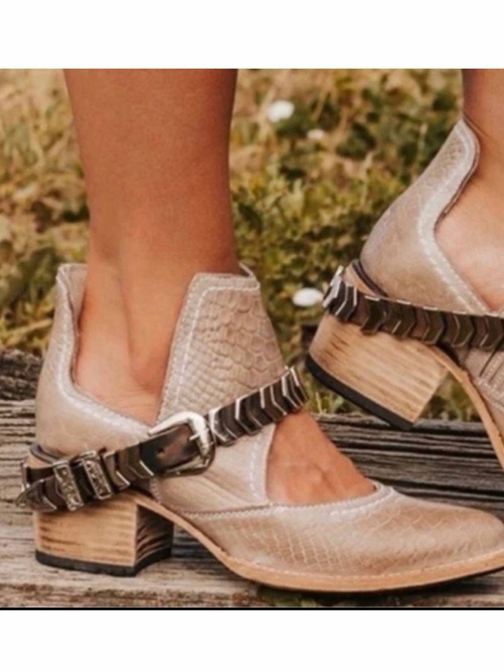 Freebird tan croc Embossed Blade Booties Sz 9 Boho Festival